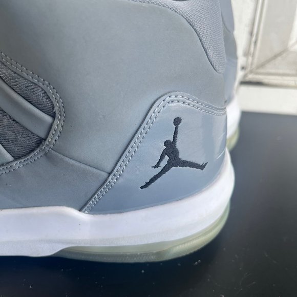 Jordan Men's Aura Cool Grey Shoes Sneakers Size 9.5 Style AQ9084-010 - Picture 9 of 14